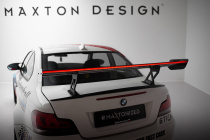 BMW 1 M E82 2007-2013 Kolfibervinge V.1 med Smal Infästning och LED-Ljus Maxton Design